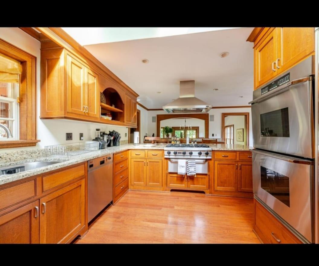 Spectacular Candlewood Lake Front House With Private Dock New Milford Exterior photo