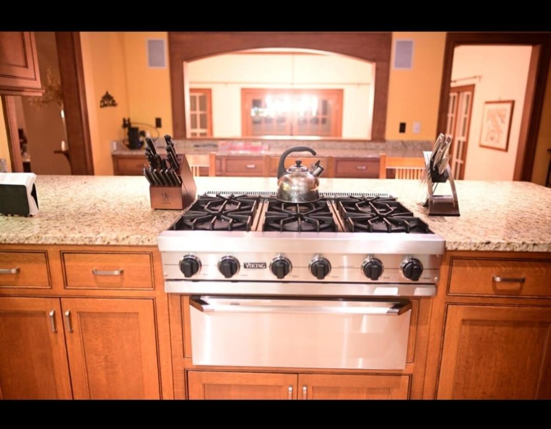 Spectacular Candlewood Lake Front House With Private Dock New Milford Exterior photo