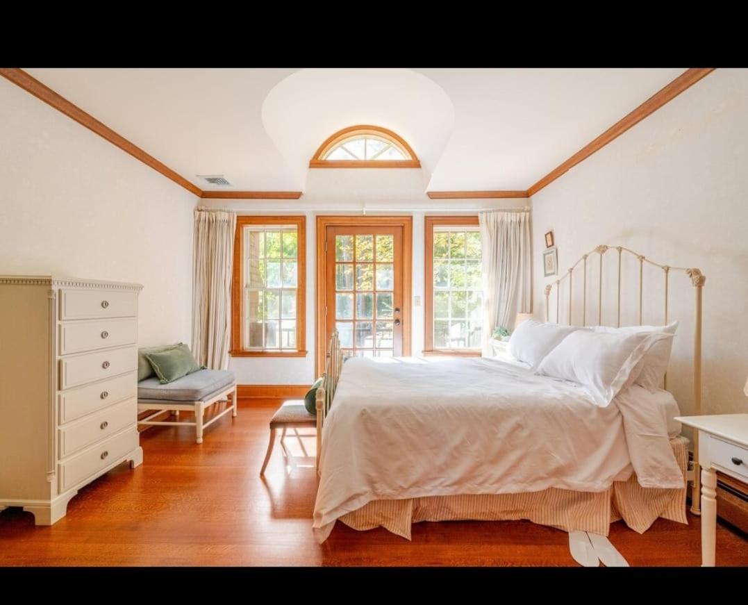 Spectacular Candlewood Lake Front House With Private Dock New Milford Exterior photo