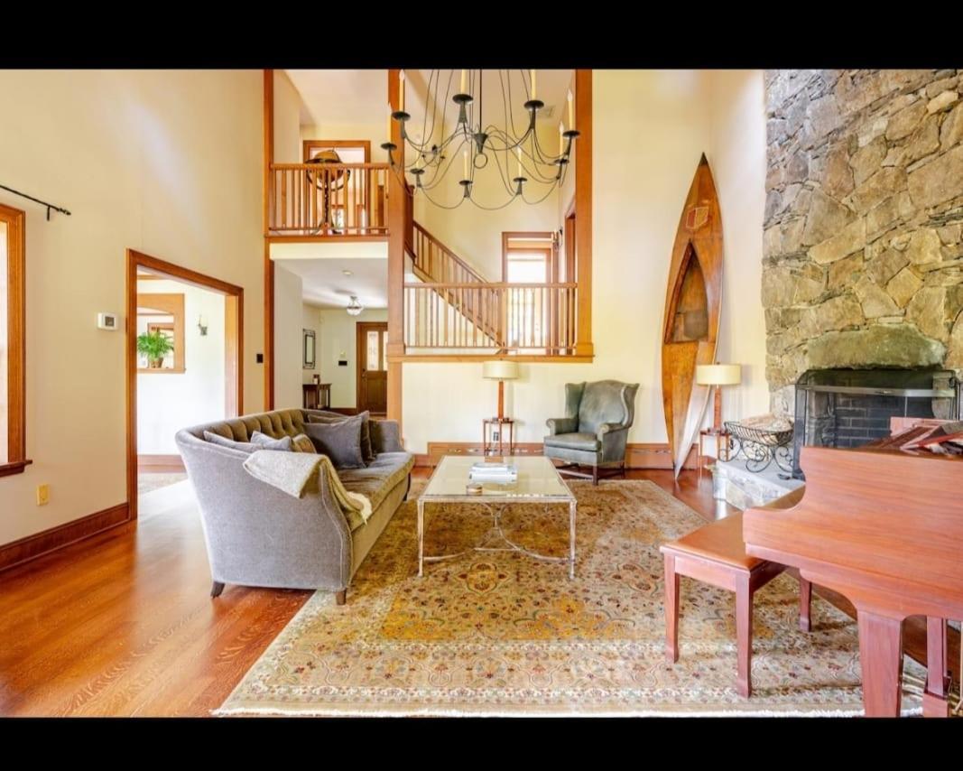 Spectacular Candlewood Lake Front House With Private Dock New Milford Exterior photo